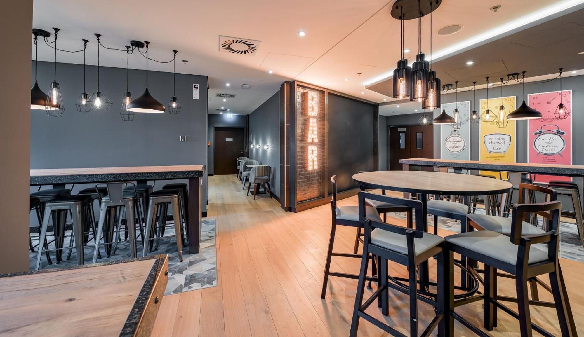 Premier Inn Stuttgart City Europaviertel Bagian luar foto